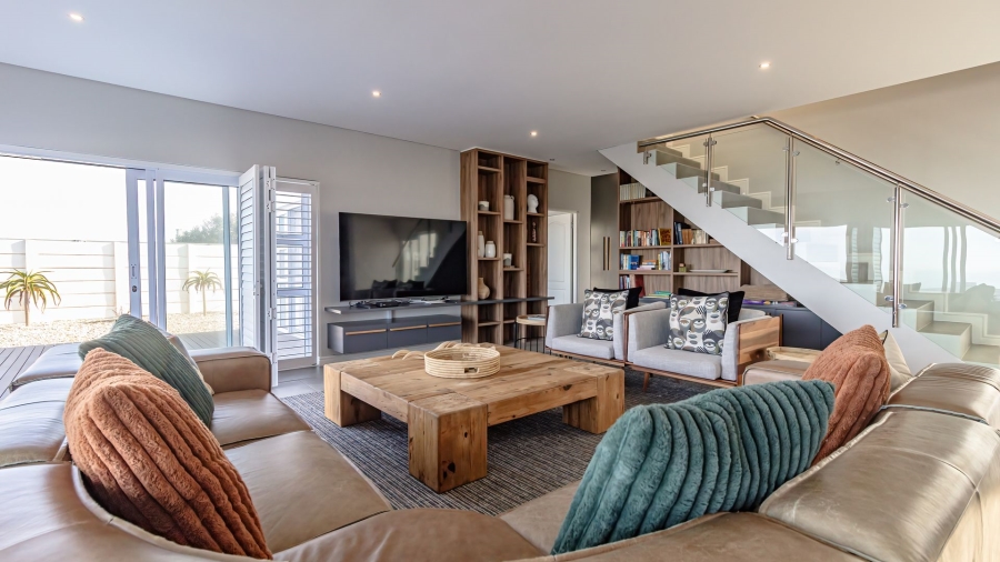 4 Bedroom Property for Sale in Pearl Bay Western Cape